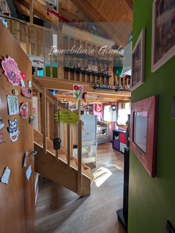 Porzione di casa con 1.000 mq di giardino – spazio, natura e comfort per tutta la famiglia 
Vendi...