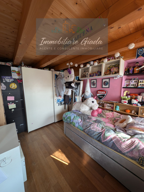 Porzione di casa con 1.000 mq di giardino – spazio, natura e comfort per tutta la famiglia 
Vendi...