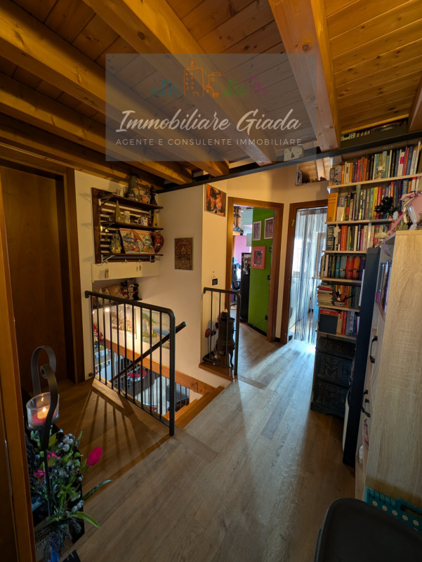 Porzione di casa con 1.000 mq di giardino – spazio, natura e comfort per tutta la famiglia 
Vendi...