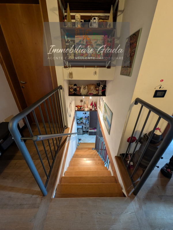 Porzione di casa con 1.000 mq di giardino – spazio, natura e comfort per tutta la famiglia 
Vendi...