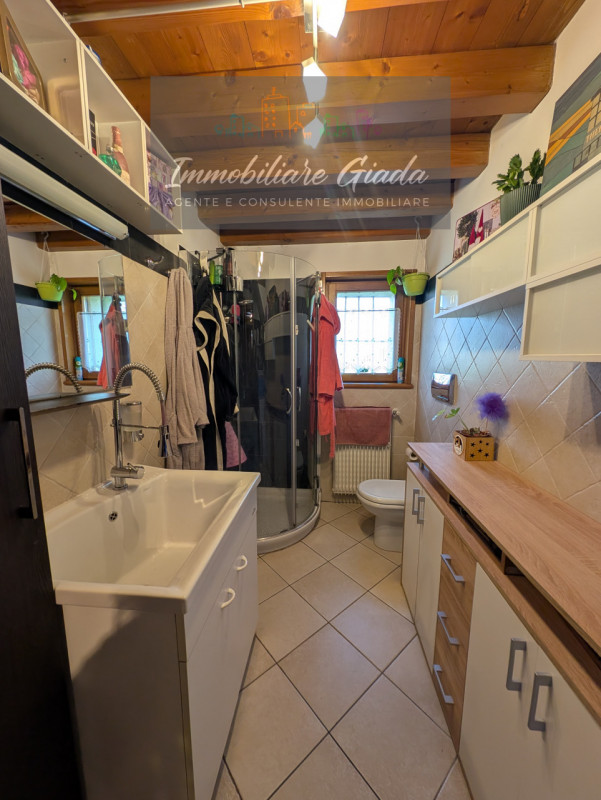 Porzione di casa con 1.000 mq di giardino – spazio, natura e comfort per tutta la famiglia 
Vendi...