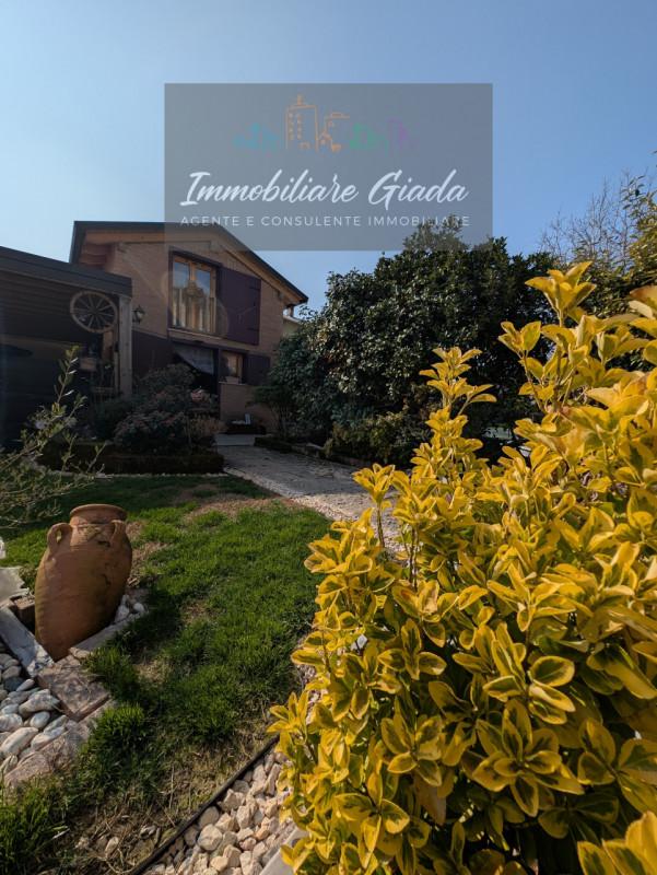 Porzione di casa con 1.000 mq di giardino – spazio, natura e comfort per tutta la famiglia 
Vendi...