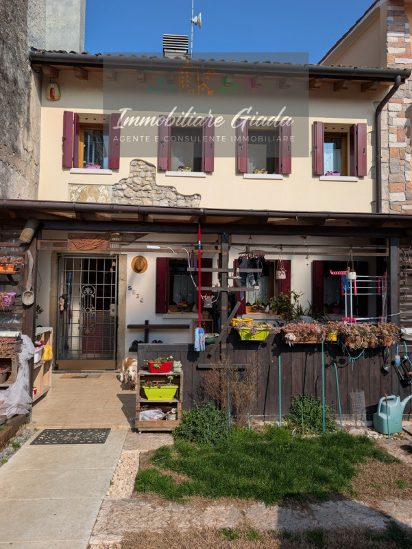 Porzione di casa con 1.000 mq di giardino – spazio, natura e comfort per tutta la famiglia 
Vendi...