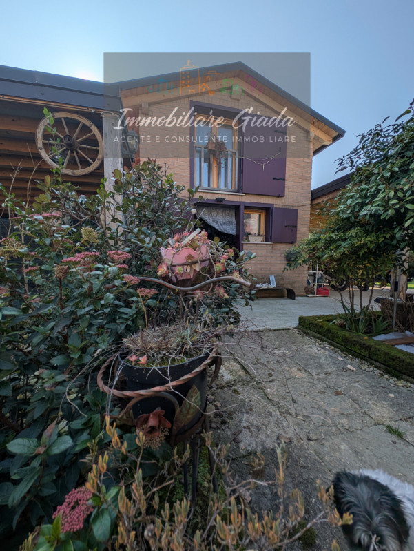 Porzione di casa con 1.000 mq di giardino – spazio, natura e comfort per tutta la famiglia 
Vendi...