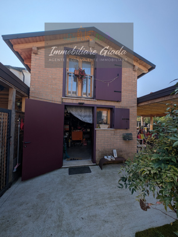 Porzione di casa con 1.000 mq di giardino – spazio, natura e comfort per tutta la famiglia 
Vendi...