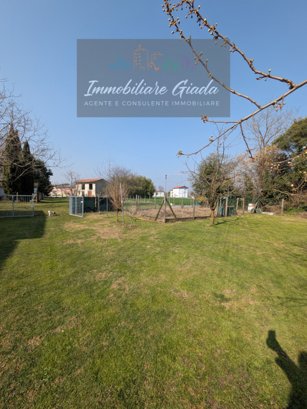 Porzione di casa con 1.000 mq di giardino – spazio, natura e comfort per tutta la famiglia 
Vendi...