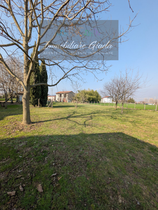 Porzione di casa con 1.000 mq di giardino – spazio, natura e comfort per tutta la famiglia 
Vendi...