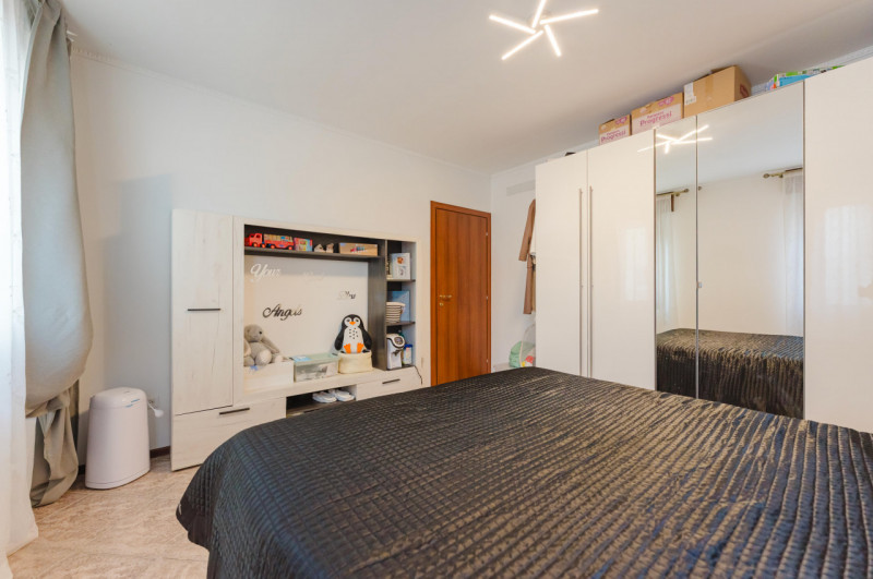 In zona comoda a tutti i servizi, proponiamo in vendita appartamento al piano terra con ingresso ...