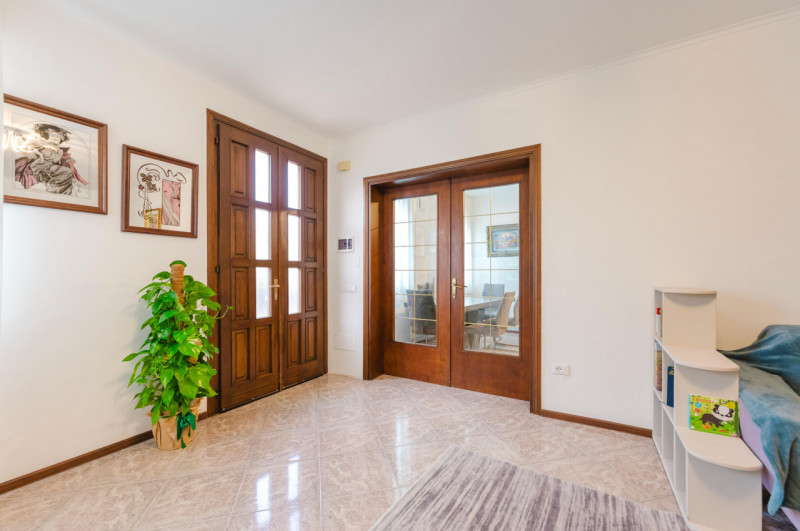 In zona comoda a tutti i servizi, proponiamo in vendita appartamento al piano terra con ingresso ...