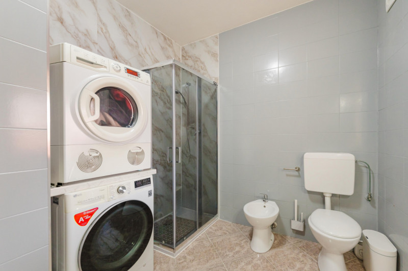 In zona comoda a tutti i servizi, proponiamo in vendita appartamento al piano terra con ingresso ...