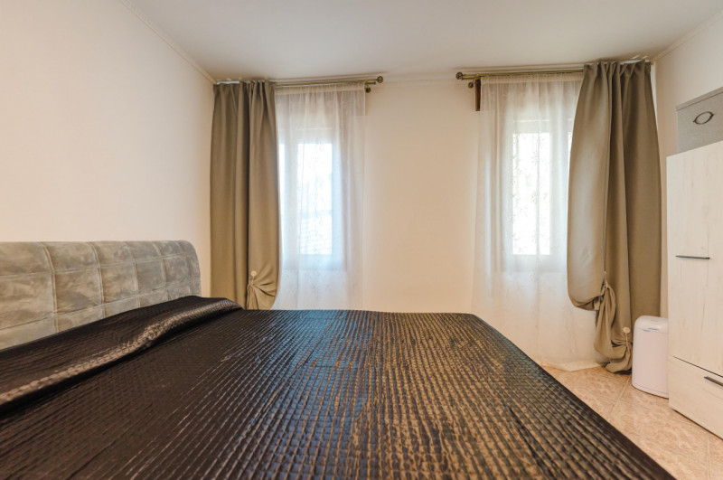 In zona comoda a tutti i servizi, proponiamo in vendita appartamento al piano terra con ingresso ...