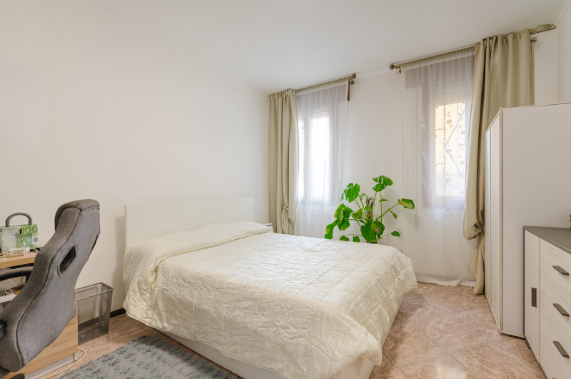 In zona comoda a tutti i servizi, proponiamo in vendita appartamento al piano terra con ingresso ...