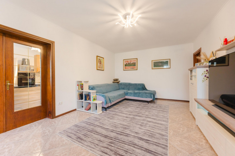 In zona comoda a tutti i servizi, proponiamo in vendita appartamento al piano terra con ingresso ...