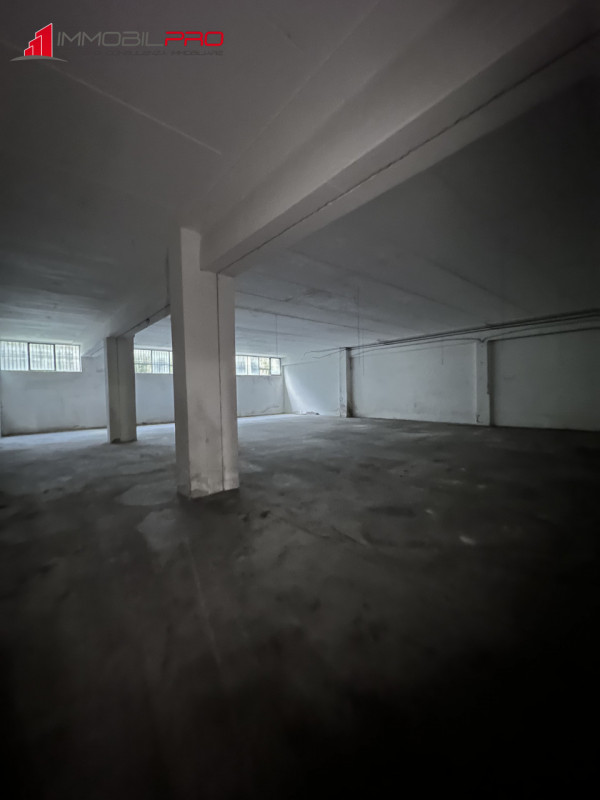 Proponiamo in vendita magazzino di 268 mq con volumetria  di mc 1.018.

Situato al piano sottostr...