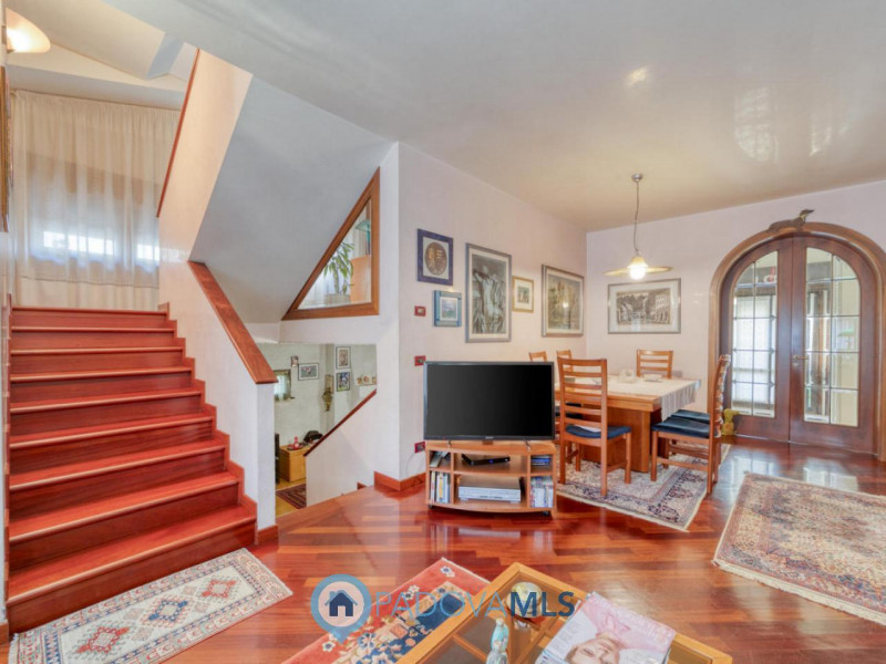 Prestigiosa villa contemporanea in vendita in zona Forcellini, Padova

Immobile in esclusiva al G...