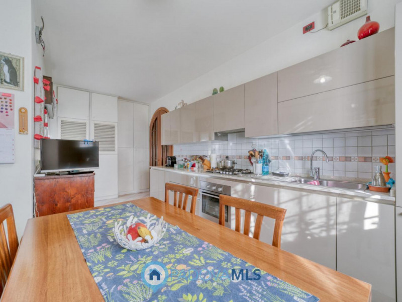 Prestigiosa villa contemporanea in vendita in zona Forcellini, Padova

Immobile in esclusiva al G...