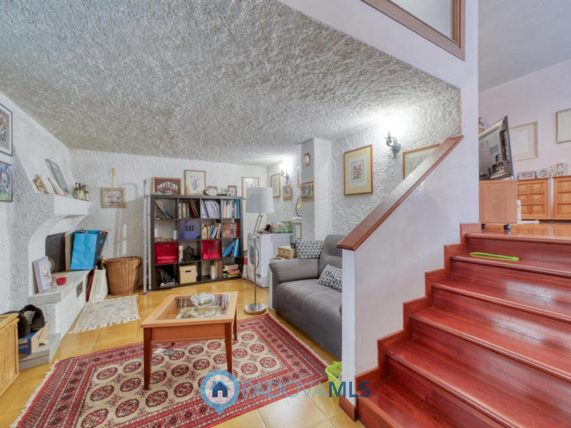 Prestigiosa villa contemporanea in vendita in zona Forcellini, Padova

Immobile in esclusiva al G...