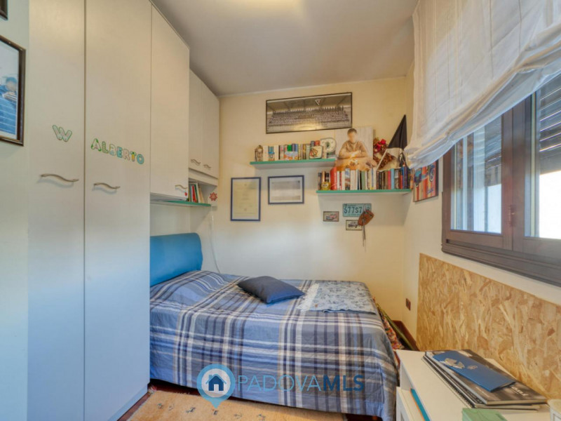 Prestigiosa villa contemporanea in vendita in zona Forcellini, Padova

Immobile in esclusiva al G...