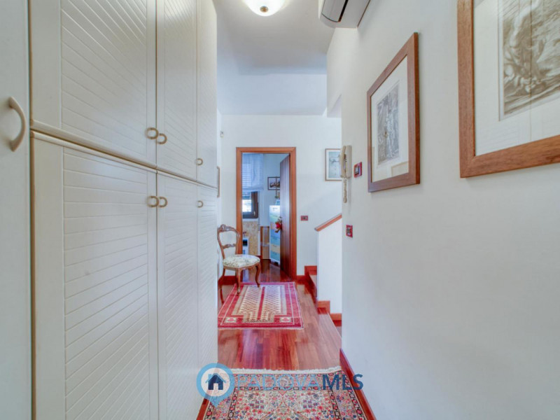 Prestigiosa villa contemporanea in vendita in zona Forcellini, Padova

Immobile in esclusiva al G...