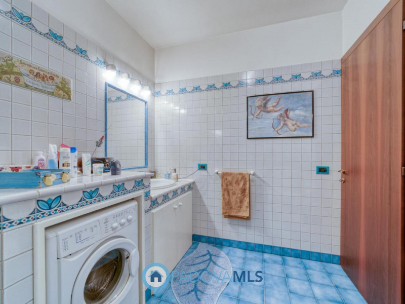 Prestigiosa villa contemporanea in vendita in zona Forcellini, Padova

Immobile in esclusiva al G...