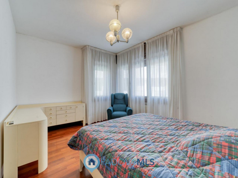 Prestigiosa villa contemporanea in vendita in zona Forcellini, Padova

Immobile in esclusiva al G...