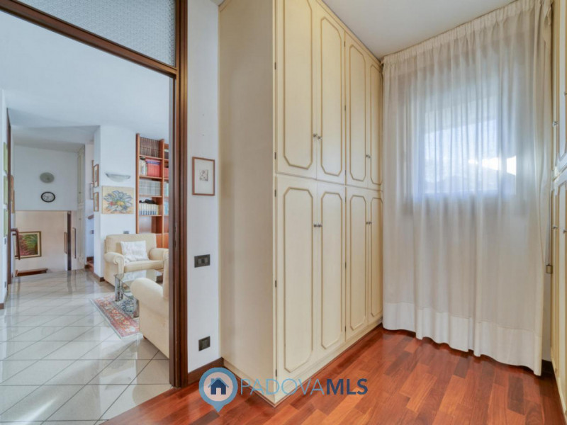 Prestigiosa villa contemporanea in vendita in zona Forcellini, Padova

Immobile in esclusiva al G...