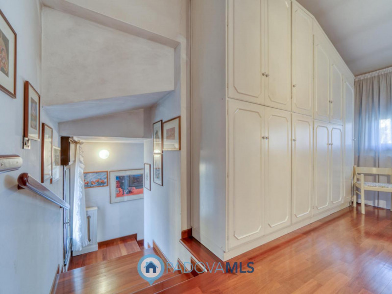 Prestigiosa villa contemporanea in vendita in zona Forcellini, Padova

Immobile in esclusiva al G...