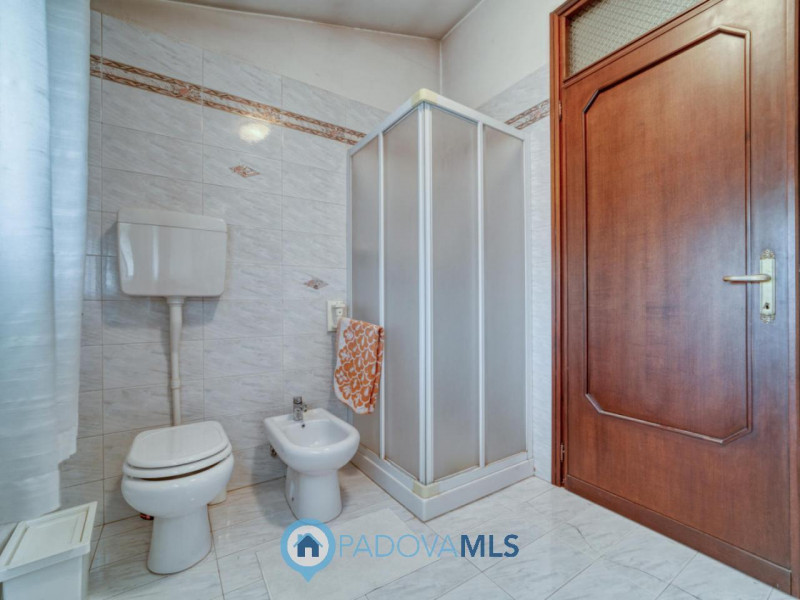 Prestigiosa villa contemporanea in vendita in zona Forcellini, Padova

Immobile in esclusiva al G...