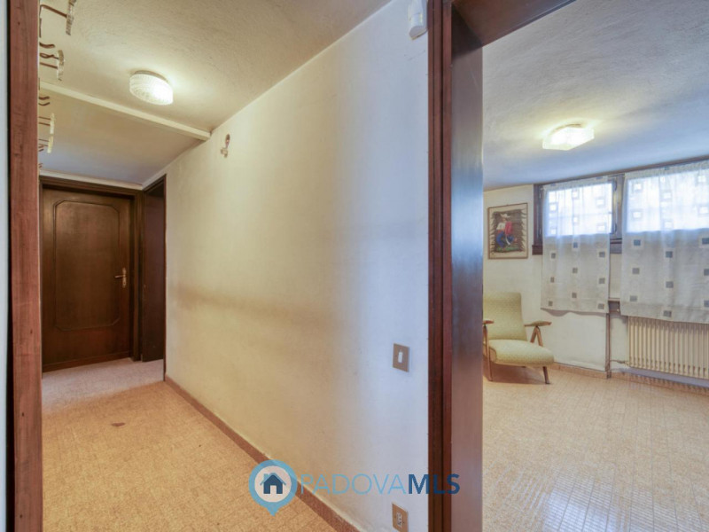 Prestigiosa villa contemporanea in vendita in zona Forcellini, Padova

Immobile in esclusiva al G...