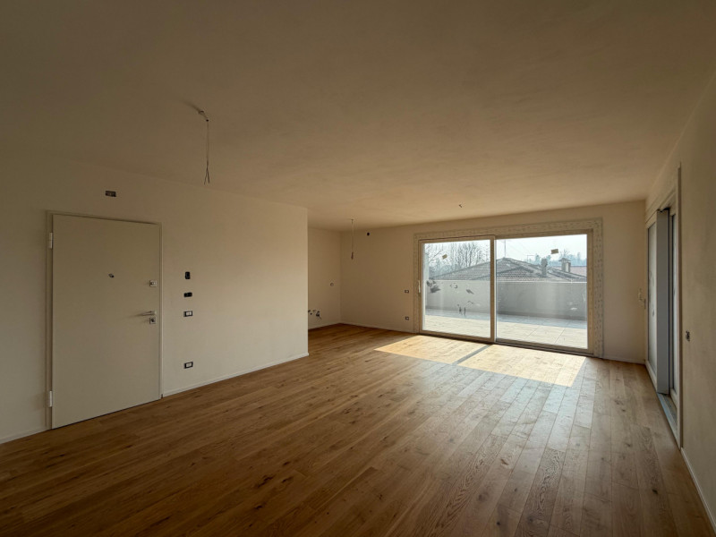 In un elegante quartiere residenziale, a pochi passi dal centro storico, proponiamo nuovo attico ...