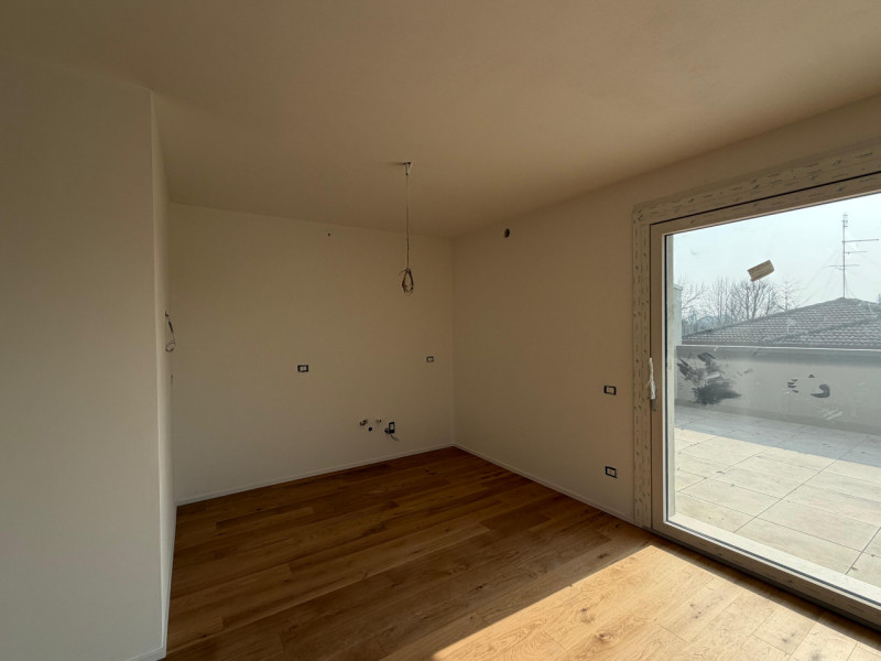 In un elegante quartiere residenziale, a pochi passi dal centro storico, proponiamo nuovo attico ...