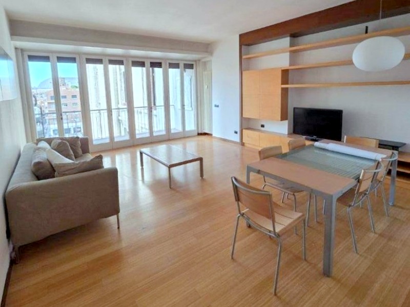 2 CAMERE AMPIO IN PIAZZA INSUREZZIONE €.450.000 - rif.MG009

Scopri questo splendido appartamento...