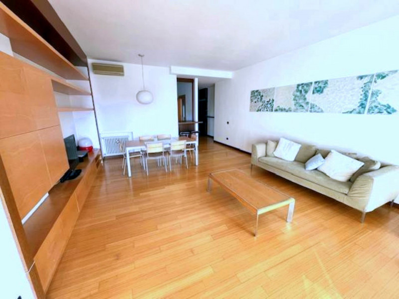 2 CAMERE AMPIO IN PIAZZA INSUREZZIONE €.450.000 - rif.MG009

Scopri questo splendido appartamento...