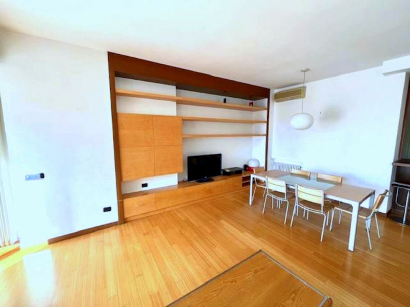 2 CAMERE AMPIO IN PIAZZA INSUREZZIONE €.450.000 - rif.MG009

Scopri questo splendido appartamento...