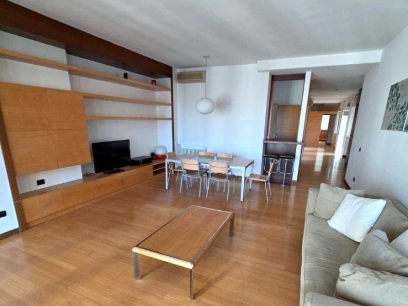 2 CAMERE AMPIO IN PIAZZA INSUREZZIONE €.450.000 - rif.MG009

Scopri questo splendido appartamento...