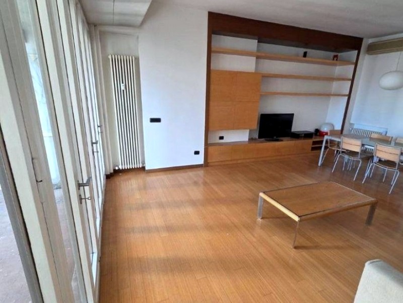 2 CAMERE AMPIO IN PIAZZA INSUREZZIONE €.450.000 - rif.MG009

Scopri questo splendido appartamento...