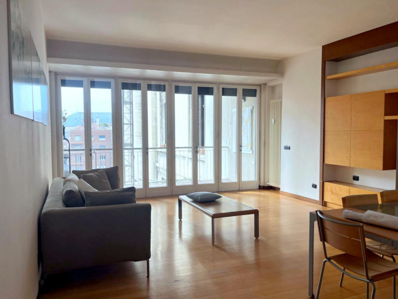 2 CAMERE AMPIO IN PIAZZA INSUREZZIONE €.450.000 - rif.MG009

Scopri questo splendido appartamento...