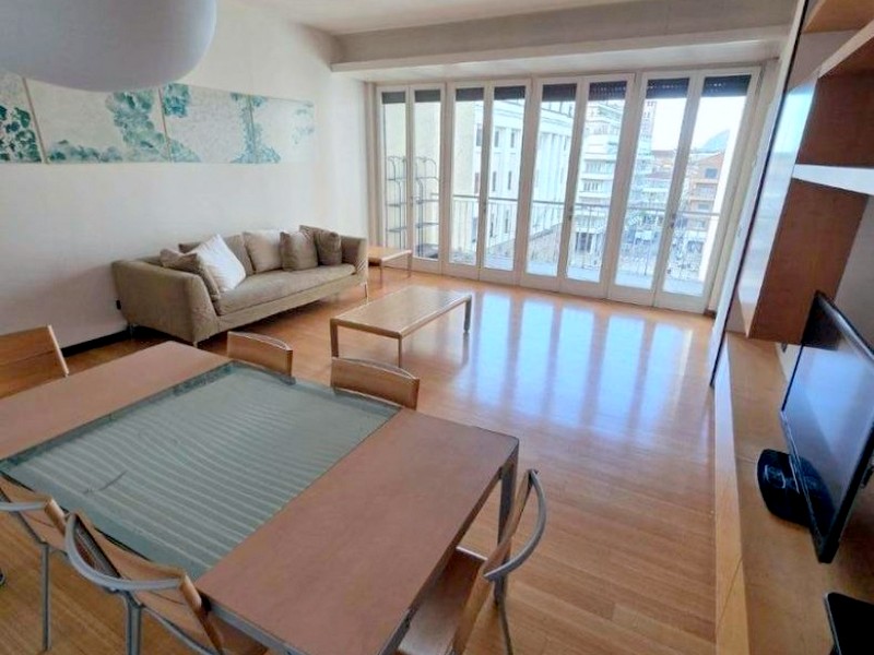 2 CAMERE AMPIO IN PIAZZA INSUREZZIONE €.450.000 - rif.MG009

Scopri questo splendido appartamento...