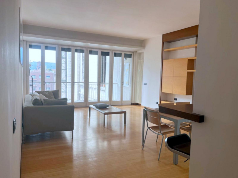 2 CAMERE AMPIO IN PIAZZA INSUREZZIONE €.450.000 - rif.MG009

Scopri questo splendido appartamento...