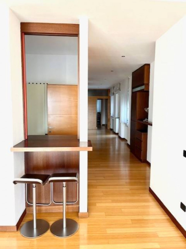 2 CAMERE AMPIO IN PIAZZA INSUREZZIONE €.450.000 - rif.MG009

Scopri questo splendido appartamento...