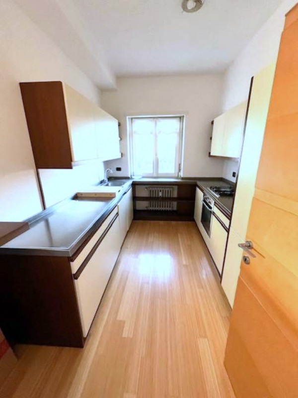 2 CAMERE AMPIO IN PIAZZA INSUREZZIONE €.450.000 - rif.MG009

Scopri questo splendido appartamento...