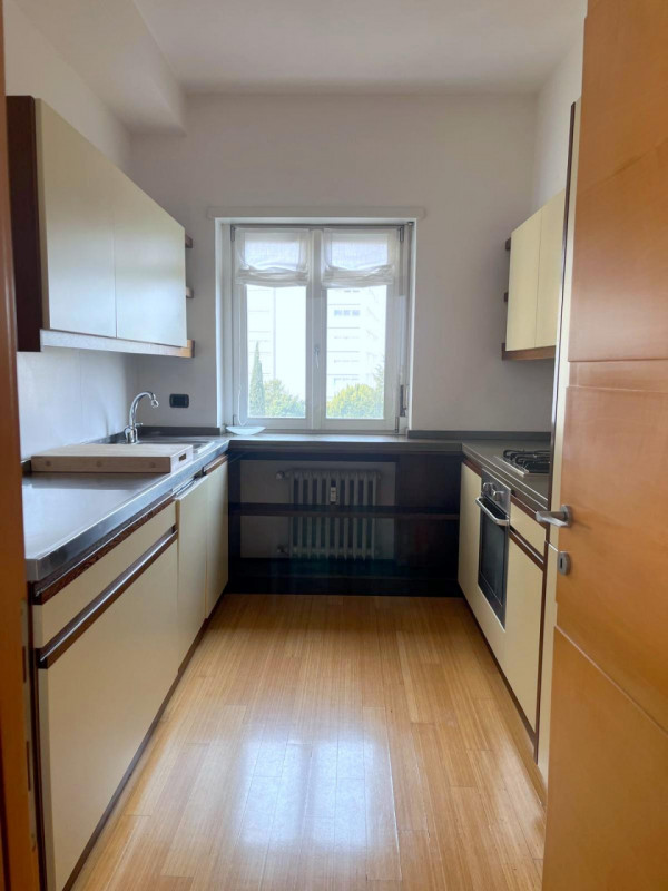 2 CAMERE AMPIO IN PIAZZA INSUREZZIONE €.450.000 - rif.MG009

Scopri questo splendido appartamento...