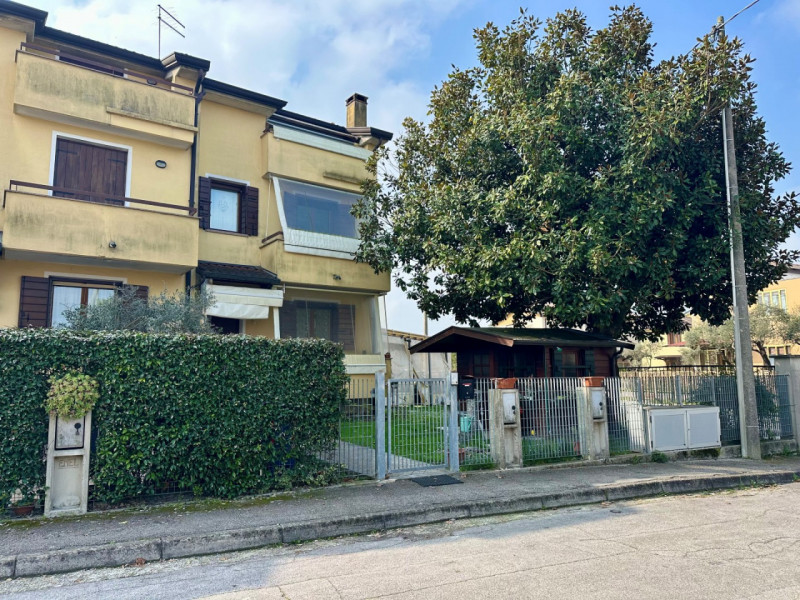 Selvazzano Dentro, nel quartiere San Domenico - una delle zone più apprezzate del Comune, proponi...