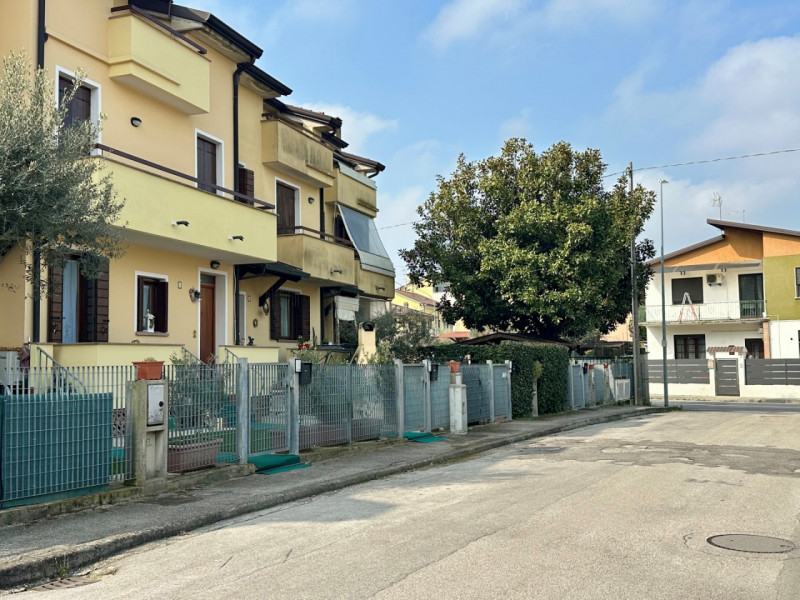 Selvazzano Dentro, nel quartiere San Domenico - una delle zone più apprezzate del Comune, proponi...