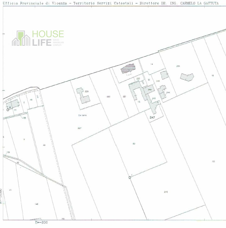 BREGANZE: in zona di campagna circondata da vigneti, casale affiancato da ristrutturare di c.a. 3...