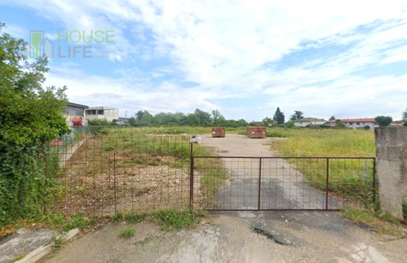 THIENE z.i.: in zona strategica già urbanizzata ad 1,5 km dal casello autostradale di Thiene e al...