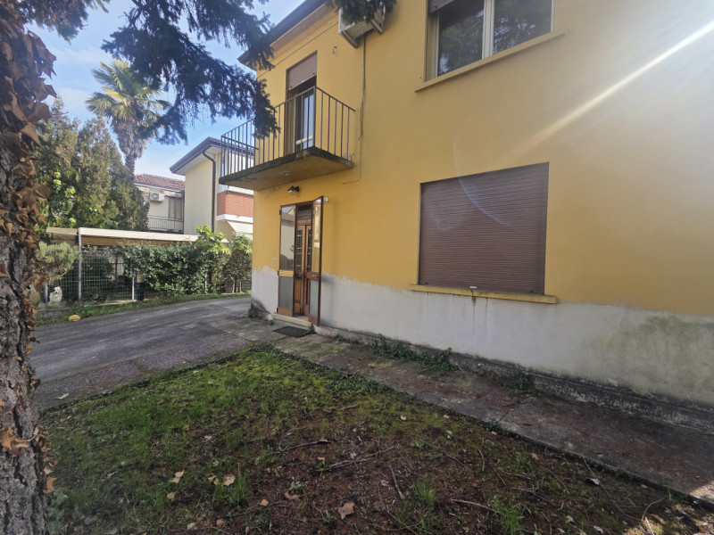 PADOVA in quartiere ARCELLA/SAN LORENZO, zona residenziale comoda ai servizi e ben collegata al c...