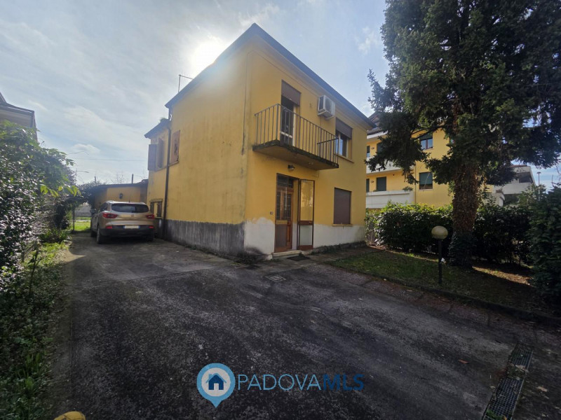 Immobile in esclusiva al Gruppo Padova MLS
PADOVA in quartiere ARCELLA/SAN LORENZO, zona residenz...
