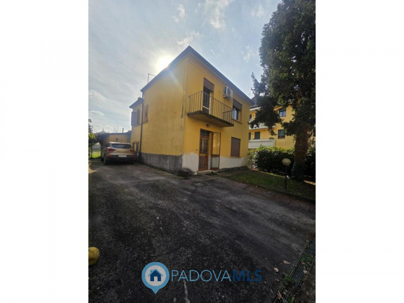 Immobile in esclusiva al Gruppo Padova MLS
PADOVA in quartiere ARCELLA/SAN LORENZO, zona residenz...