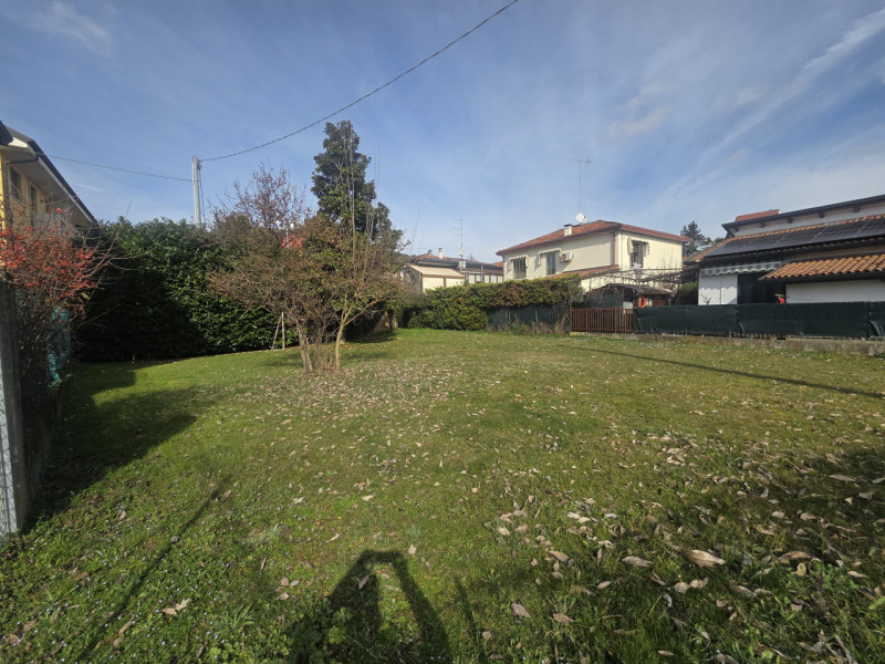 PADOVA in quartiere ARCELLA/SAN LORENZO, zona residenziale comoda ai servizi e ben collegata al c...